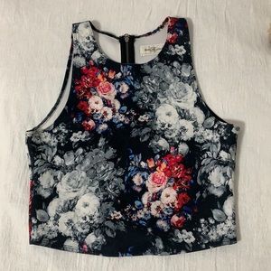 Crop top: Zip in the back